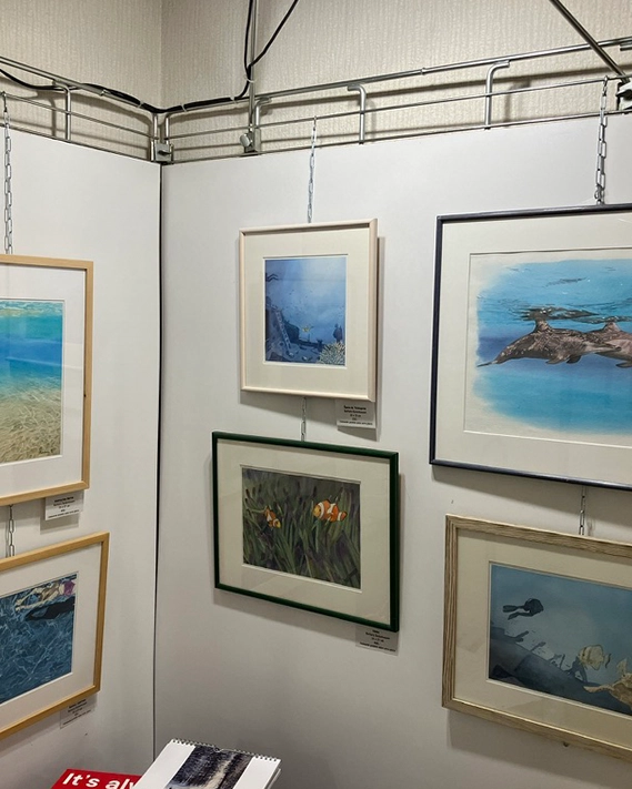 aquarelle suisse, aquarelle artiste suisse, artiste aquarelliste suisse, artiste peintre aquarelle suisse, aquarelle originale suisse, aquarelle à vendre suisse, acheter aquarelle suisse, tableau aquarelle suisse, tableau Barbara B.,aquarelle à vendre suisse, peinture aquarelle suisse, vente d’aquarelles suisse, aquarelle paysage suisse, aquarelle montagnes suisses, aquarelle lac suisse, aquarelle lac Léman, aquarelle paysages alpins, aquarelle nature suisse, aquarelle suisse romande, peinture aquarelle originale suisse, œuvre d’art suisse, art suisse contemporain, artiste suisse romande, galerie d’art suisse en ligne, galerie aquarelle suisse, aquarelle sur commande suisse, commande aquarelle personnalisée suisse, création artistique suisse, peinture artisanale suisse, art fait main suisse, aquarelle moderne suisse, aquarelle contemporaine suisse, aquarelle paysage réaliste suisse, aquarelle coucher de soleil suisse, aquarelle minimaliste suisse, aquarelle grand format suisse, aquarelle petit format suisse, aquarelle professionnelle suisse, papier aquarelle Arches suisse, pigments aquarelle professionnels suisse, watercolor switzerland, swiss watercolor artist, swiss watercolor painting, watercolor art for sale switzerland, custom watercolor commission switzerland.